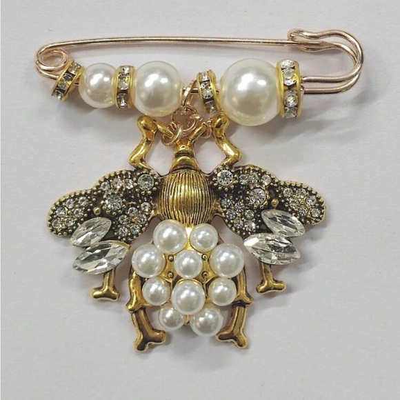 Anthropologie Jewelry - Vintage Style Gold Pearl & Crystal Bee Brooch